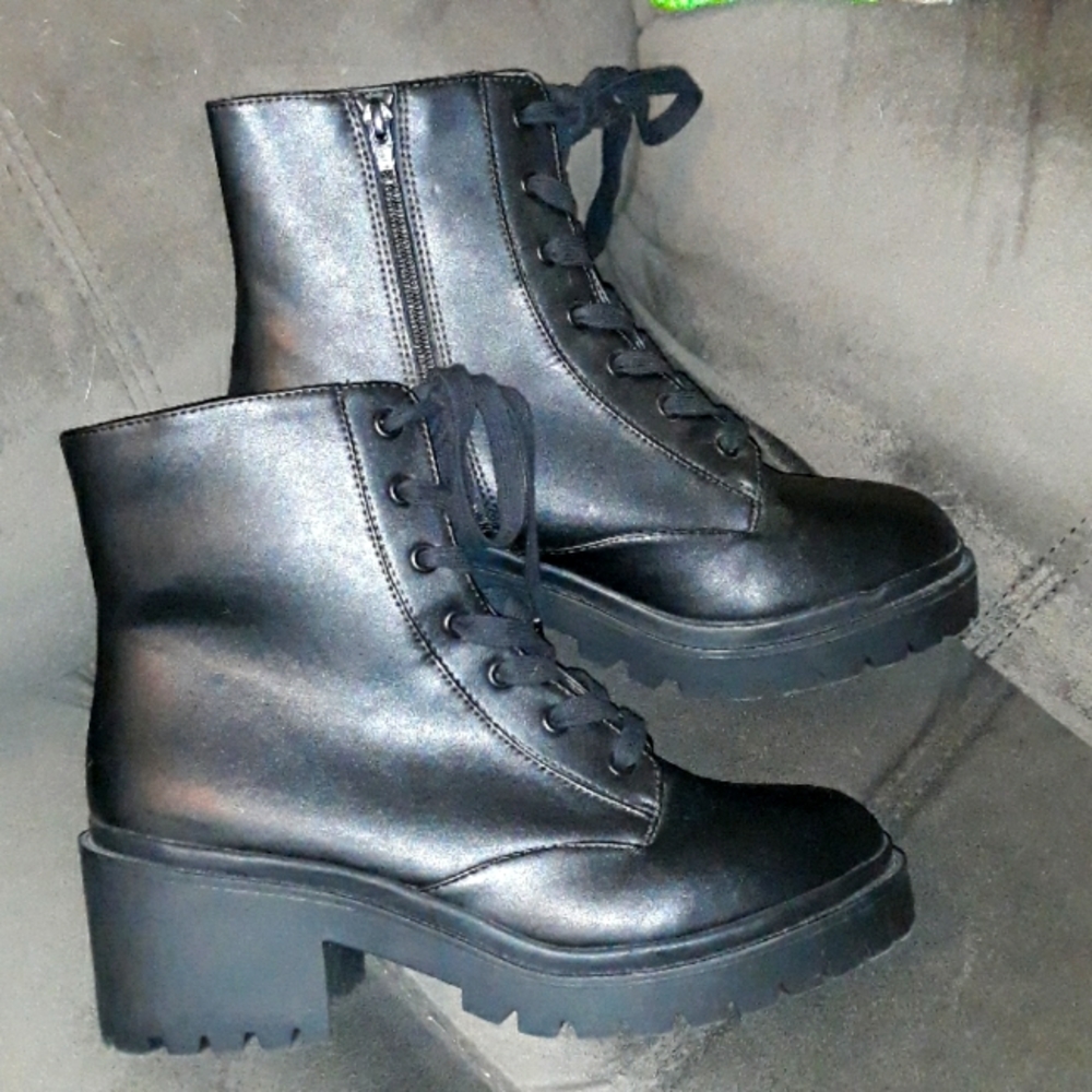 NWOT Universal Thread Brie Combat Boots!